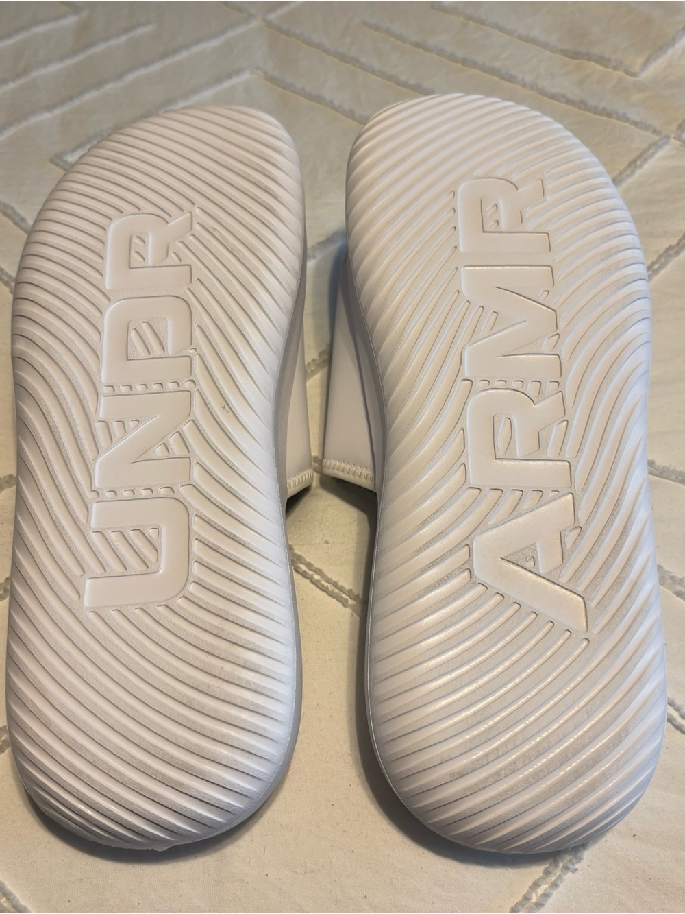 Men’s Under Armour White Adjustable Slide Sandals - Picture 4 of 7